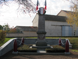 2021_11_11_monuments_aux_morts_pouilly_2_bd.jpg